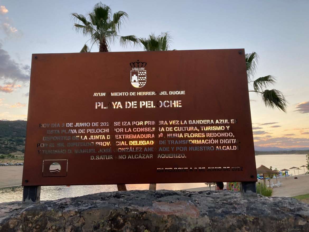 La Playa de Peloche consigue la distinción de Bandera Azul